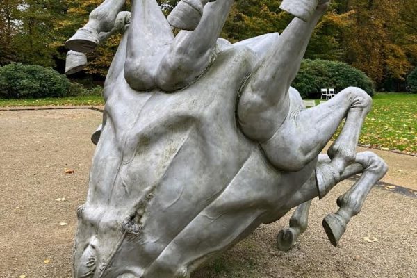 Skulptur Polygonales Pferd